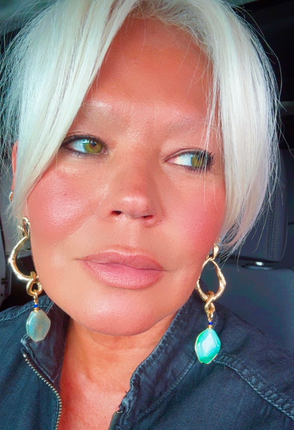 Gold-plated elegance with natural Agate stone